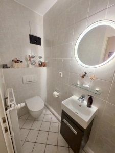 VERMIETET! Komplett renoviert in 2023! Große 3 Zimmerwohnung mit 2 Bädern + Balkon und inkl. Gartennutzung – Niederrad