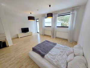 VERMIETET! Sehr großzügiges sonniges 1-Zimmer Studio mit Einbauküche in Top Lage von Neu Isenburg-Zeppelinheim