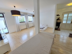 VERMIETET! Sehr großzügiges sonniges 1-Zimmer Studio mit Einbauküche in Top Lage von Neu Isenburg-Zeppelinheim