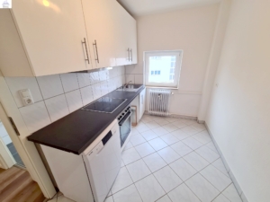 VERMIETET! Viel Platz für die Familie oder auch WG – 4 Zimmerwohnung zentral in Niederrad