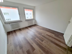 VERMIETET! Viel Platz für die Familie oder auch WG – 4 Zimmerwohnung zentral in Niederrad