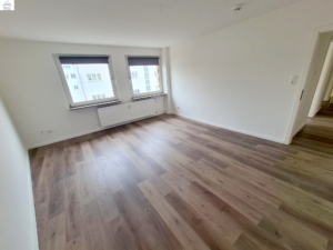 VERMIETET! Viel Platz für die Familie oder auch WG – 4 Zimmerwohnung zentral in Niederrad