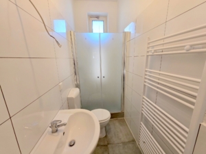 VERMIETET! Nagelneu renoviert! Sonnige 3 Zimmer Altbauwohnung – inkl. neues Bad -Offenbach Nähe Wetterdienst