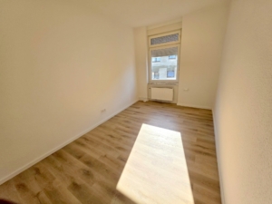 VERMIETET! Nagelneu renoviert! Sonnige 3 Zimmer Altbauwohnung – inkl. neues Bad -Offenbach Nähe Wetterdienst