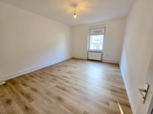 VERMIETET! Nagelneu renoviert! Sonnige 3 Zimmer Altbauwohnung – inkl. neues Bad -Offenbach Nähe Wetterdienst