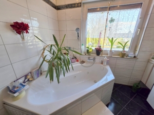 Freistehendes Einfamilienhaus mit großem Garten + Garage+ Gartenhaus – Bruchköbel-Niederissigheim