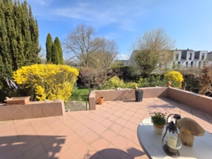 Freistehendes Einfamilienhaus mit großem Garten + Garage+ Gartenhaus – Bruchköbel-Niederissigheim