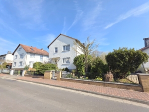Freistehendes Einfamilienhaus mit großem Garten + Garage+ Gartenhaus – Bruchköbel-Niederissigheim