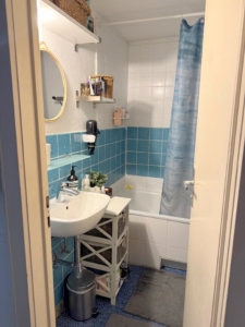 VERMIETET! Altbaucharme pur! Gemütliche 2 Zimmerwohnung mit Balkon – ruhig und zentral Nähe EZB