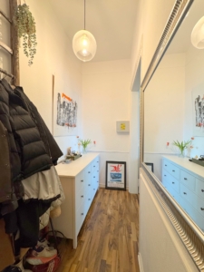 VERMIETET! Altbaucharme pur! Gemütliche 2 Zimmerwohnung mit Balkon – ruhig und zentral Nähe EZB