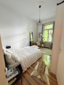 VERMIETET! Altbaucharme pur! Gemütliche 2 Zimmerwohnung mit Balkon – ruhig und zentral Nähe EZB