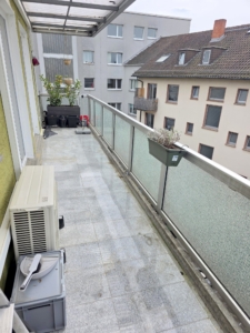 VERMIETET! Schicke + großzügige 2 Zimmerwohnung + großer Südbalkon + Klimaanlage – Ostend Grenze Bornheim
