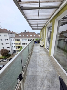 VERMIETET! Schicke + großzügige 2 Zimmerwohnung + großer Südbalkon + Klimaanlage – Ostend Grenze Bornheim