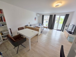 VERMIETET! Schicke + großzügige 2 Zimmerwohnung + großer Südbalkon + Klimaanlage – Ostend Grenze Bornheim
