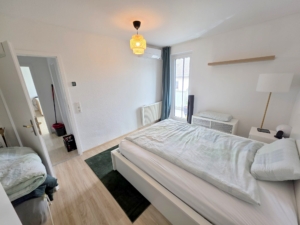 VERMIETET! Schicke + großzügige 2 Zimmerwohnung + großer Südbalkon + Klimaanlage – Ostend Grenze Bornheim