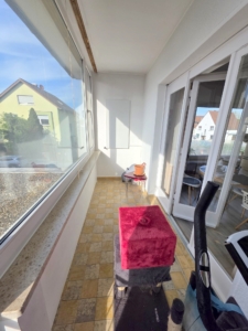 VERMIETET! Gemütliche, sonnige 3 Zimmerwohnung mit Wintergarten und Freisitz- Offenbach-Biber