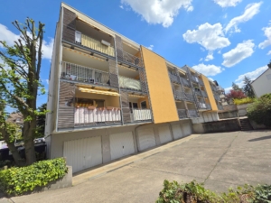 Nagelneu umfassend renoviert! Sonnige 1- Zimmerwohnung mit Balkon und Einbauküche + ggf. KFZ Platz/Garage möglich- Sachsenhausen Süd