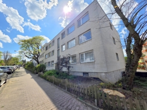 Nagelneu umfassend renoviert! Sonnige 1- Zimmerwohnung mit Balkon und Einbauküche + ggf. KFZ Platz/Garage möglich- Sachsenhausen Süd