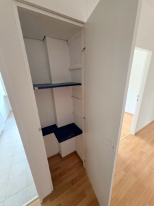VERMIETET! Neu renoviert! Gemütliche, sonnige 3 Zimmerwohnung mit Balkon und Einbauküche- Sachsenhausen Süd