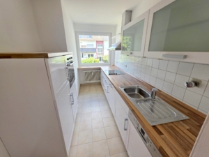 VERMIETET! Neu renoviert! Gemütliche, sonnige 3 Zimmerwohnung mit Balkon und Einbauküche- Sachsenhausen Süd