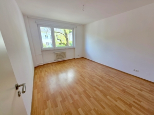 VERMIETET! Neu renoviert! Gemütliche, sonnige 3 Zimmerwohnung mit Balkon und Einbauküche- Sachsenhausen Süd