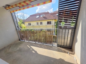 VERMIETET! Neu renoviert! Gemütliche, sonnige 3 Zimmerwohnung mit Balkon und Einbauküche- Sachsenhausen Süd