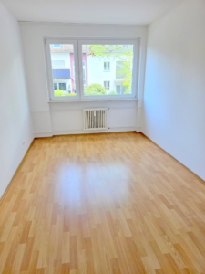 VERMIETET! Neu renoviert! Gemütliche, sonnige 3 Zimmerwohnung mit Balkon und Einbauküche- Sachsenhausen Süd