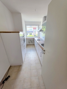 VERMIETET! Neu renoviert! Gemütliche, sonnige 3 Zimmerwohnung mit Balkon und Einbauküche- Sachsenhausen Süd