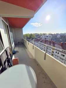 VERMIETET! Schicke + lichtdurchflutete 2 Zimmer Wohnung mit großem Südbalkon – Sachsenhausen + POOL+SAUNA im Haus!