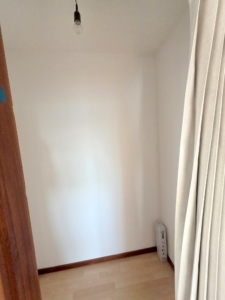 VERMIETET! Schicke + lichtdurchflutete 2 Zimmer Wohnung mit großem Südbalkon – Sachsenhausen + POOL+SAUNA im Haus!