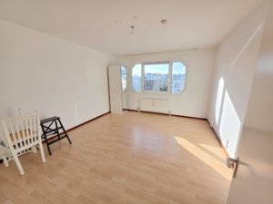 VERMIETET! Schicke + lichtdurchflutete 2 Zimmer Wohnung mit großem Südbalkon – Sachsenhausen + POOL+SAUNA im Haus!