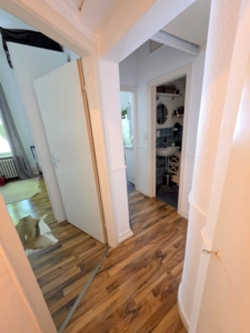 VERMIETET! Altbaucharme pur! Gemütliche 2 Zimmerwohnung mit Balkon – ruhig und zentral Nähe EZB