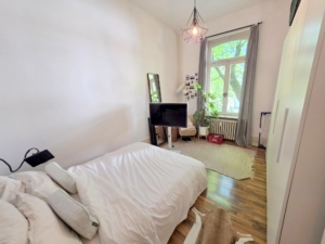VERMIETET! Altbaucharme pur! Gemütliche 2 Zimmerwohnung mit Balkon – ruhig und zentral Nähe EZB