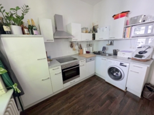 VERMIETET! Altbaucharme pur! Gemütliche 2 Zimmerwohnung mit Balkon – ruhig und zentral Nähe EZB