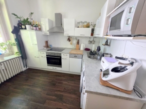 VERMIETET! Altbaucharme pur! Gemütliche 2 Zimmerwohnung mit Balkon – ruhig und zentral Nähe EZB