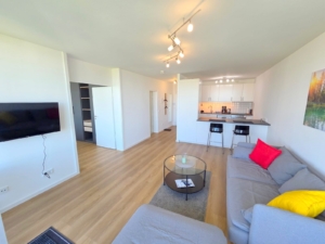VERMIETET! Erstbezug nach Renovierung! Schicke + voll möblierte 2 Zimmerwohnung mit Balkon im 9. OG + TG-KFZ-Platz – zentral in Eschborn