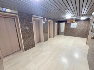 VERMIETET! Erstbezug nach Renovierung! Schicke + voll möblierte 2 Zimmerwohnung mit Balkon im 9. OG + TG-KFZ-Platz – zentral in Eschborn
