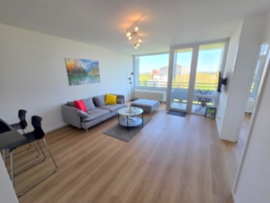 VERMIETET! Erstbezug nach Renovierung! Schicke + voll möblierte 2 Zimmerwohnung mit Balkon im 9. OG + TG-KFZ-Platz – zentral in Eschborn