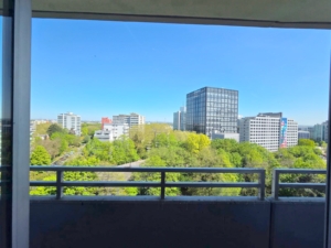VERMIETET! Erstbezug nach Renovierung! Schicke + voll möblierte 2 Zimmerwohnung mit Balkon im 9. OG + TG-KFZ-Platz – zentral in Eschborn