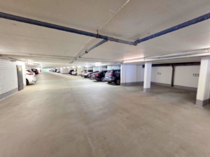 VERMIETET! Erstbezug nach Renovierung! Schicke + voll möblierte 2 Zimmerwohnung mit Balkon im 9. OG + TG-KFZ-Platz – zentral in Eschborn