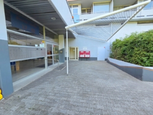 VERMIETET! Erstbezug nach Renovierung! Schicke + voll möblierte 2 Zimmerwohnung mit Balkon im 9. OG + TG-KFZ-Platz – zentral in Eschborn