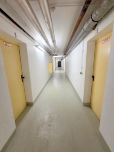 VERMIETET! Erstbezug nach Renovierung! Schicke + voll möblierte 2 Zimmerwohnung mit Balkon im 9. OG + TG-KFZ-Platz – zentral in Eschborn