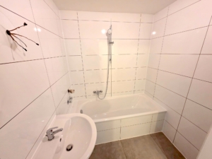VERMIETET! Erstbezug nach Komplett-Sanierung! Großzügige 1-Zimmer Wohnung  – mitten in der Offenbacher Fußgängerzone