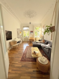 VERMIETET! Altbaucharme pur! Gemütliche 2 Zimmerwohnung mit Balkon – ruhig und zentral Nähe EZB