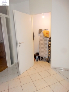 VERMIETET! Ganz oben mit tollem Blick! Neu Renoviert! 3 sonnige Zimmer mit Süd- Balkon + neuer Einbauküche + TG Platz in Oberrad!