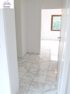 RESERVIERT! Schicke 5 Zimmer + 2 Balkone -Fußbodenheizung – Schwimmbad + Sauna im Haus – ruhig in Niederrad