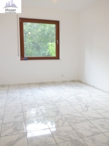 RESERVIERT! Schicke 5 Zimmer + 2 Balkone -Fußbodenheizung – Schwimmbad + Sauna im Haus – ruhig in Niederrad