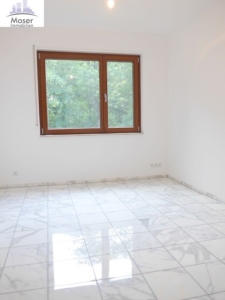 RESERVIERT! Schicke 5 Zimmer + 2 Balkone -Fußbodenheizung – Schwimmbad + Sauna im Haus – ruhig in Niederrad