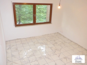 RESERVIERT! Schicke 5 Zimmer + 2 Balkone -Fußbodenheizung – Schwimmbad + Sauna im Haus – ruhig in Niederrad