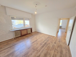 Kapitalanleger oder Eigennutzer aufgepasst! Großzügige 5-Zimmer Eigentums-Wohnung inkl. Einbauküche und mit Gartenanteil + KFZ-Stellplatz – zentral in Obertshausen